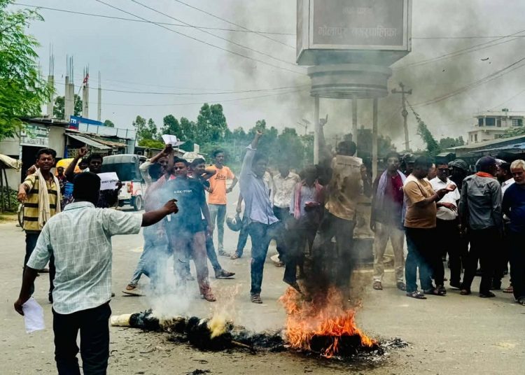 प्रधानमन्त्री बालेनको पुतला दहन