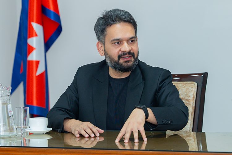 रास्वपा सांसदहरूसँग छलफल