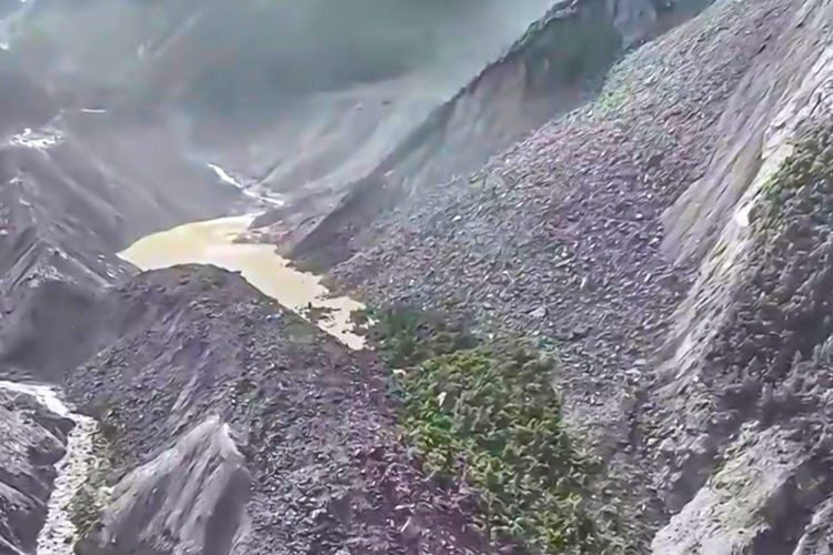 ल्हेन्दे खोलामा हिमपहिरोको कारण ठूलो ताल बन्याे
