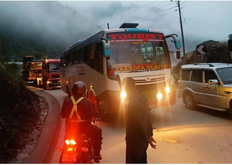 पृथ्वी राजमार्गका सवारी साधनहरू पुनः सञ्चालन