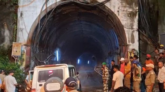 भारतमा पहिरो खस्दा सात जना कामदारको मृत्यु