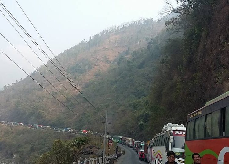 देशका विभिन्न प्रमुख राजमार्गमा यातायात प्रभावित