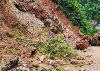 सडक भासिएका कारण  सडकखण्ड प्रभावित