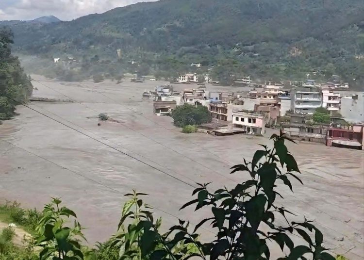 विनाशकारी बाढीबाट तटीय क्षेत्रमा विध्वंश