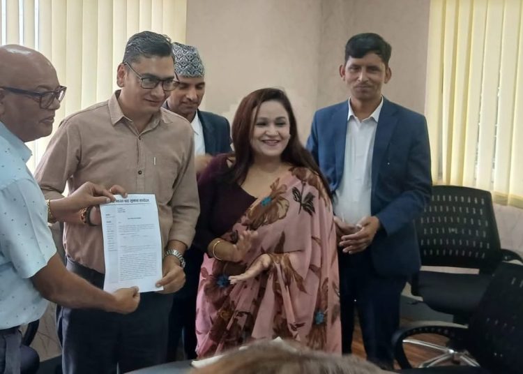 छापा माध्यम सिध्याउने खेलमा मन्त्री विक्रम तिमिल्सिना