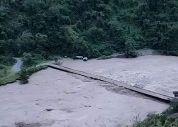 स्याङ्जाको मिर्मी र गुल्मीको हर्मिचौर जोड्ने पुल बगायाे