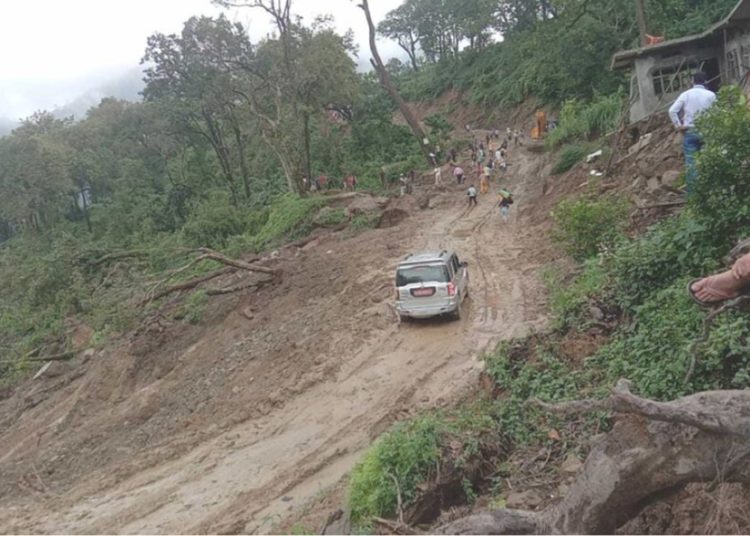 सुदूरपश्चिमका पहाडी जिल्लामा सवारीसाधन आवागमनमा रोक