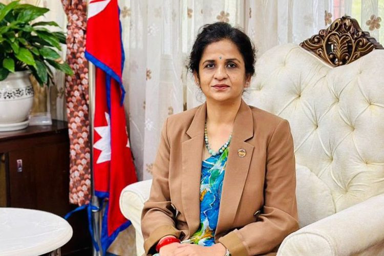 प्रधानमन्त्रीसमक्ष उद्योगमन्त्रीले राजीनामा बुझाए