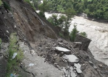 विभिन्न जिल्लाका राजमार्ग अवरुद्ध