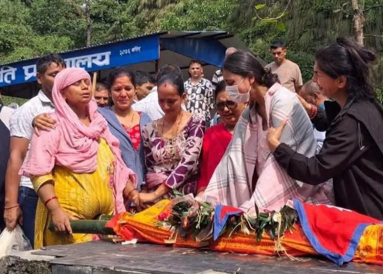 बाढीमा बेपत्ता सृष्टि बास्तोलाको अन्तिम संस्कार