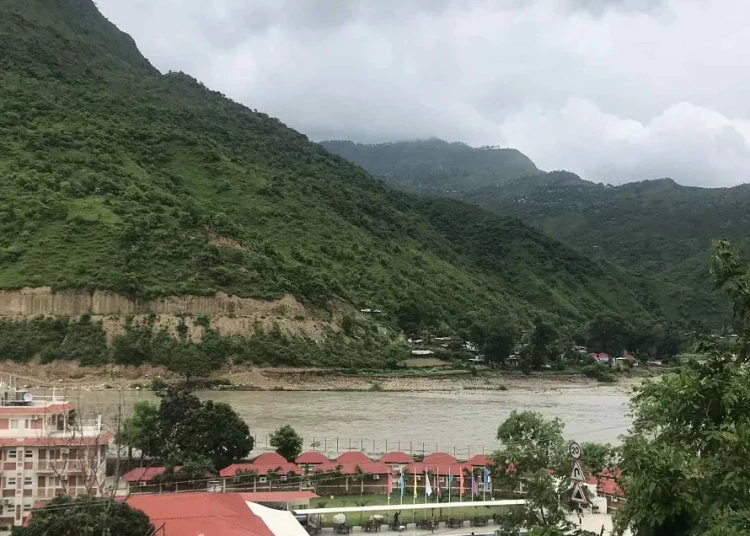 वर्षासँगै ठूला नदीहरूमा पानीको बहाव बढेर सतर्कता तह पार
