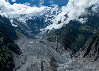 पहिरोबाट बनेको तालबाट जोखिमपूर्ण बाहिर