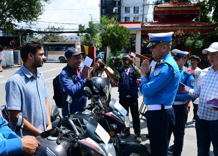 चोरी भएका ५० ओटा सवारी साधन (मोटरसाइकल र स्कुटर) धनीलाई हस्तान्तरण”