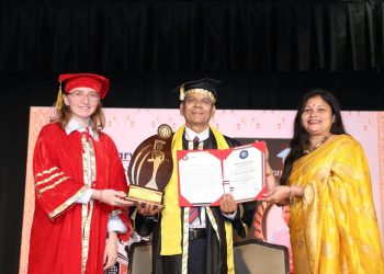 विश्व कीर्तिमानी गीतकार तथा उपन्यासकार डा. उपाध्यायलाई दशौं मानार्थ विद्यावारिधि