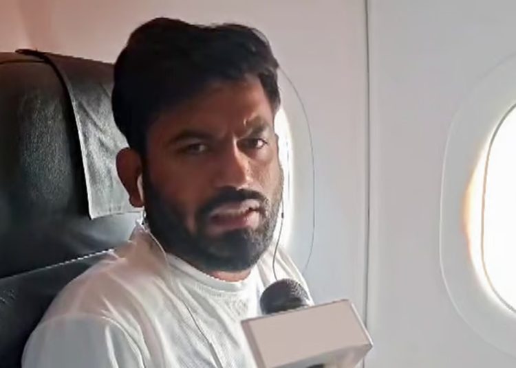 ककरोच पार्टीका प्रमुख अभिजीत दिपके पक्राउ