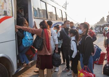 उपत्यकाबाट बाहिरिने यात्रुहरूको संख्या ह्वातै बढ्याे