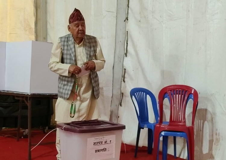कांग्रेसमा नयाँ नेतृत्व चयन गर्न मतदान शुरू