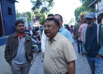 पत्रकार किशोर श्रेष्ठलाई साइबर व्युरोको कार्यालय लगियाे