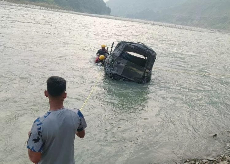 यात्रुवाहक सुमो खस्दा ३ जनाको मृत्यु