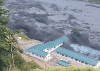 भीषण बाढीले सल्लेरी बजार बगायाे