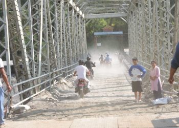बूढीगण्डकी नदीस्थित आरुघाटमा बेलीब्रिज निर्माण